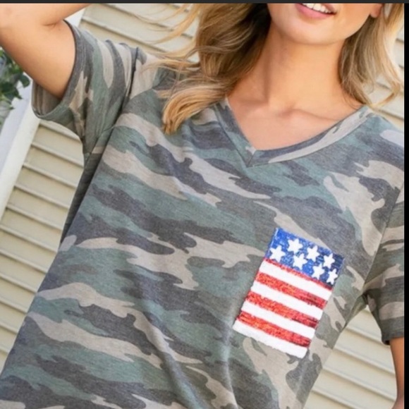 Camouflage short sleeve V-neck t-shirt with patriotic sequence flag on pocket. - Picture 2 of 5